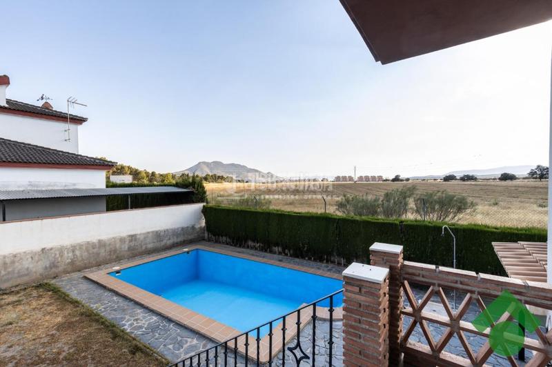 Foto a1e267f9-e381-4311-968f-d2f2fefcd54d. Casa  en venta en Atarfe