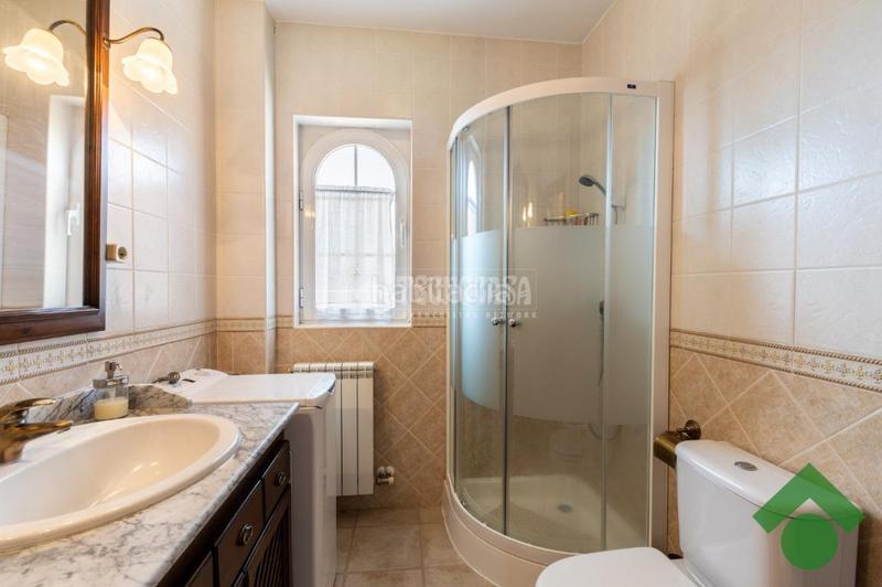 Foto f61cee47-48f7-43f0-b30c-42855db03240. Casa  en venta en Atarfe