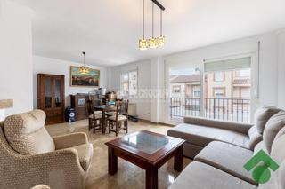 Casa aparellada a Atarfe. Casa en venta en atarfe