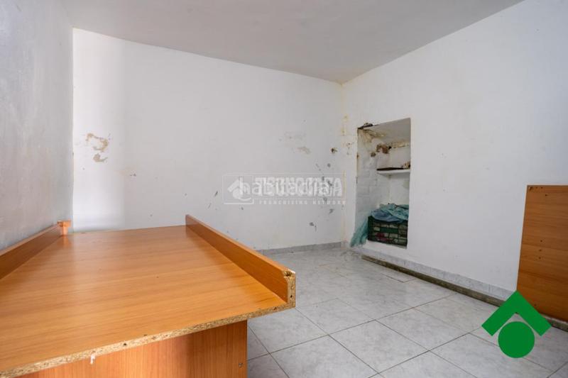 Foto 4cf623b1-7c3c-4561-ac19-ff75cad8ab95. Casa aparellada a Colomera