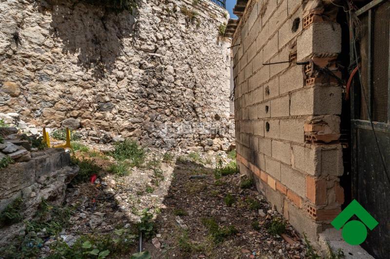 Foto ad2d12e6-ebc6-42af-8136-018c64cf7a88. Casa aparellada a Colomera