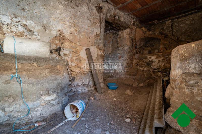 Foto b54d55d5-43bb-4701-aec1-46c928dd8de9. Casa aparellada a Colomera