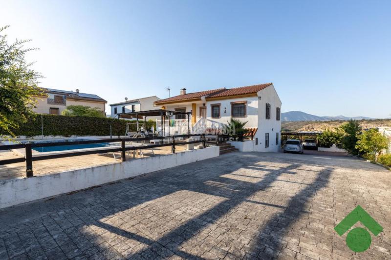 Foto cd15cf6f-64b5-49d6-94eb-ca4b21c89205. Casa  en venta en Atarfe