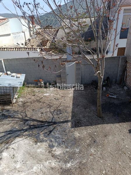 Foto bc4bb3cd-4ac3-4512-8742-4c81226a59a2. Terreny residencial a Colomera