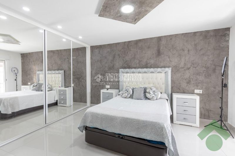 Foto bda04185-c4bc-4b5c-81fe-489308051361. Casa aparellada amb calefacció a Albolote
