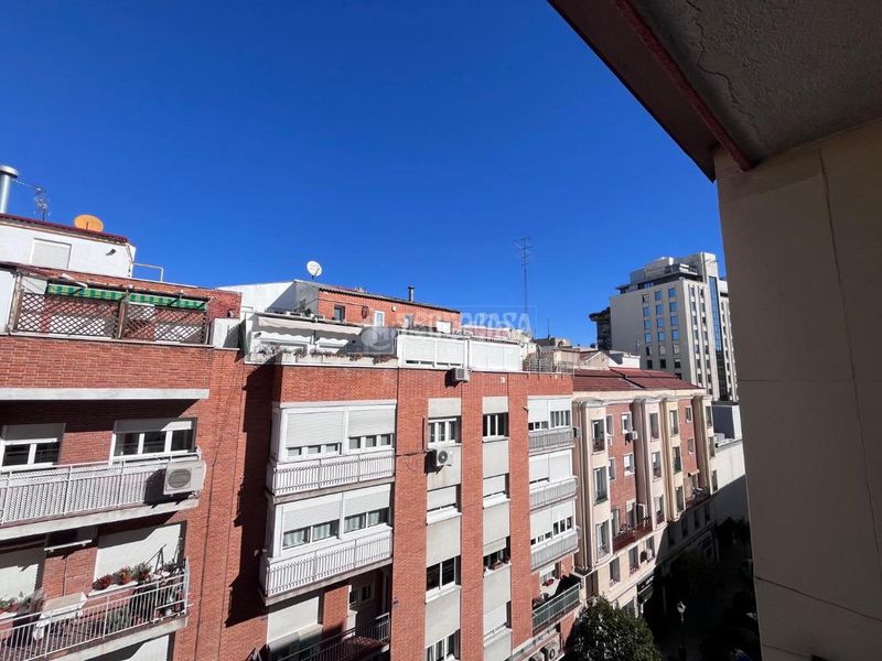 Foto d73d72e0-a768-4a49-bae0-c348b7f50a93. Pis amb calefacció a Guindalera Madrid