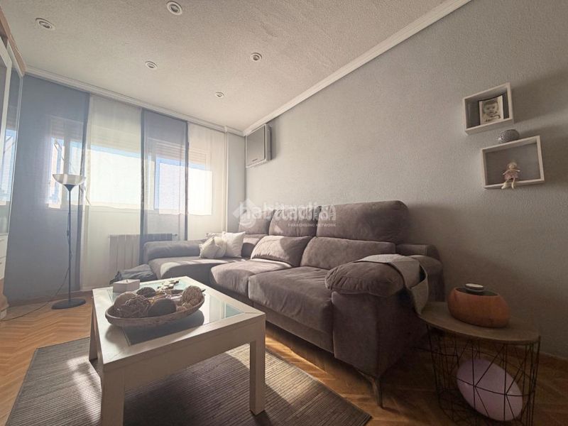 Foto ddafa80a-790b-4f8a-946d-67b1faaea639. Piso  en venta en Butarque Madrid