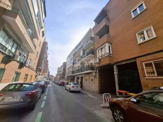 Aparcament cotxe a Pueblo Nuevo. Boxplaza de garaje en venta en madrid