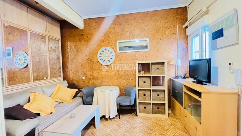 Foto d4b90a65-82de-4b26-9d3d-ba89ef4dc6f6. Flat with heating in Valdeacederas Madrid