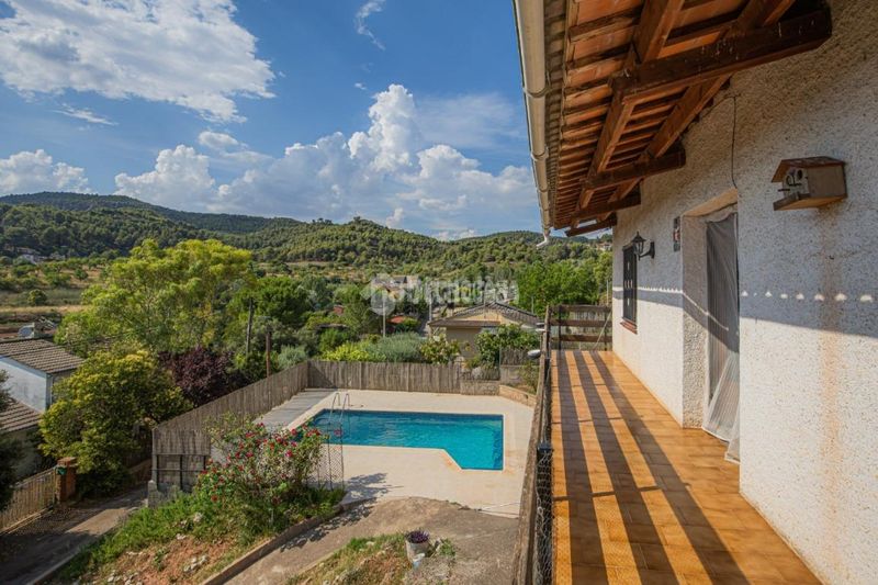 Foto 1bf30aa3-aaef-4355-ba5e-0cba307f7b50. Masia amb aparcament a Vacarisses