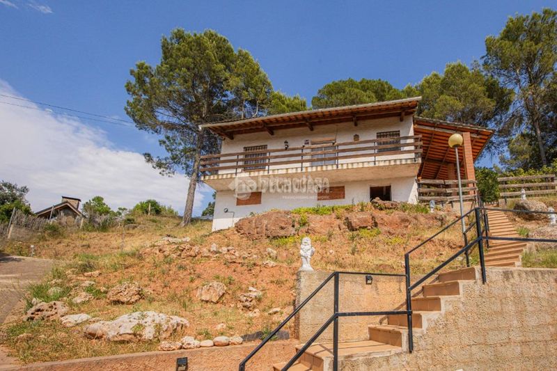 Foto 637925f9-c5d3-421d-b616-2f7a1d9a6475. Masia amb aparcament a Vacarisses
