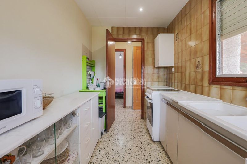 Foto ab73d3e6-e278-42f8-9b03-899168eb76a3. Masia amb aparcament a Vacarisses