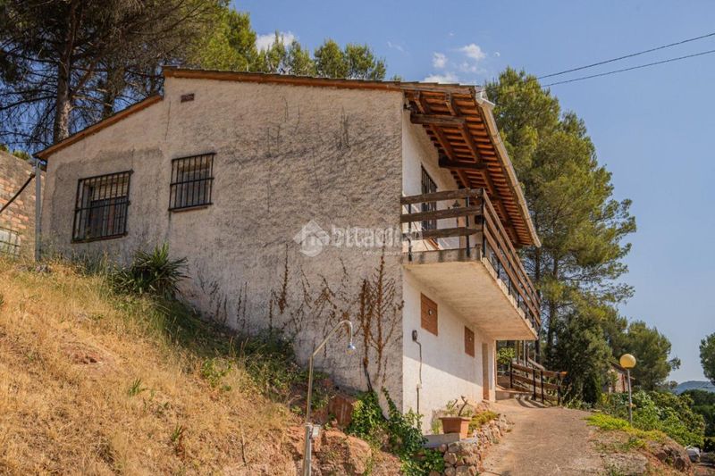 Foto c5514409-3200-4b84-a932-012b65b0e502. Masia amb aparcament a Vacarisses