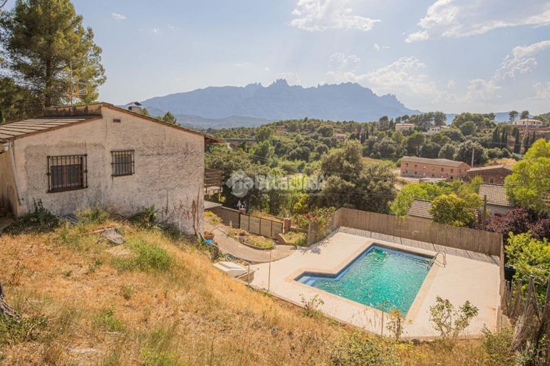 Foto de3c0d5f-e33d-4471-9b28-5fad73352334. Masia amb aparcament a Vacarisses