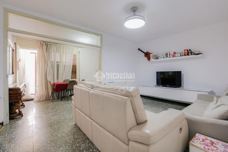 Foto e8cf6245-1706-4028-b7f6-284cde2a3995. Casa amb calefacció aparcament a Sant Pere Nord Terrassa