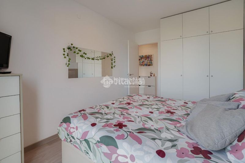 Foto a9607a05-3108-4459-a189-8237fb793fa3. Pis amb calefacció aparcament piscina a Zona Esportiva Terrassa