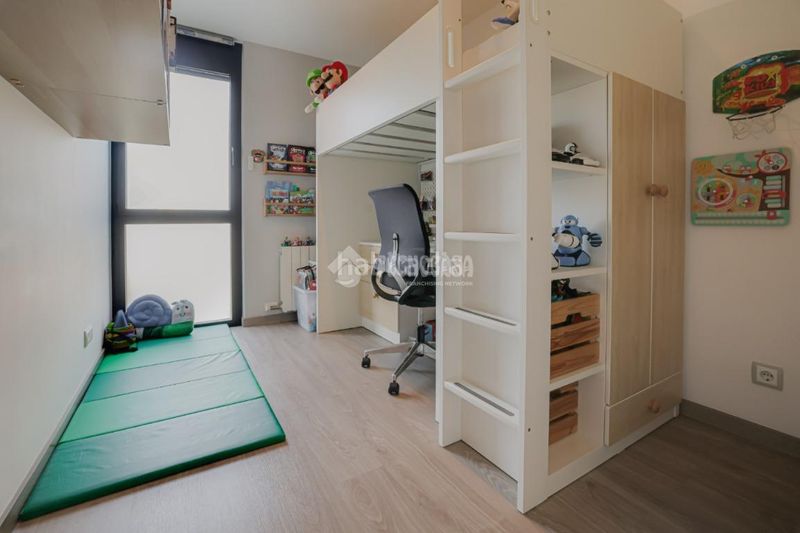 Foto e5652a04-4f21-4cbb-a931-c46747b9258c. Pis amb calefacció aparcament piscina a Zona Esportiva Terrassa