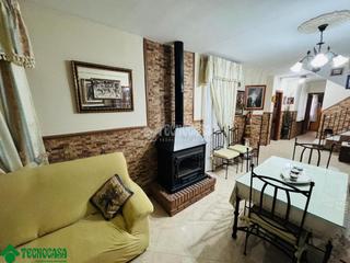 Casa aparellada a Montoro. Casa en venta en montoro