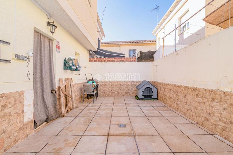 Foto 36a9c5a6-bce3-4800-9cc3-322de3754add. Casa aparellada a Fuente Vaqueros