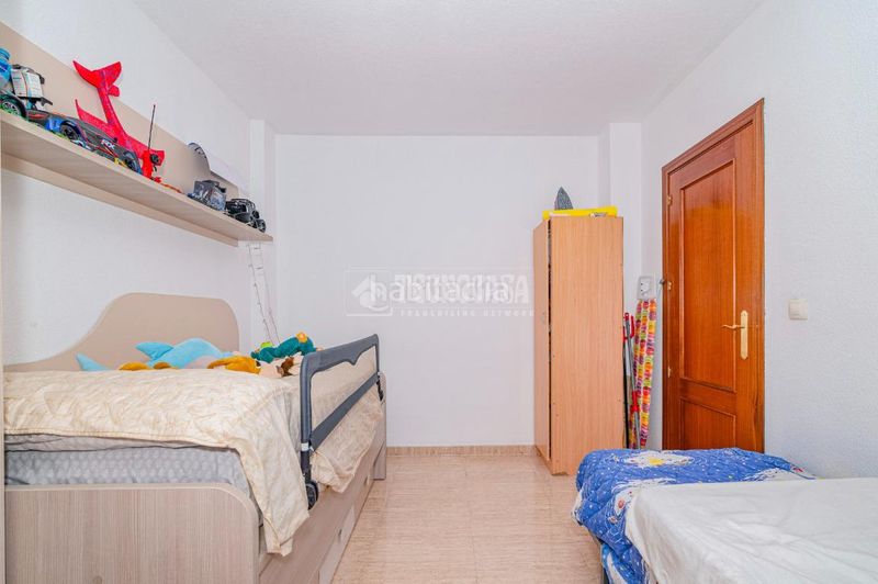 Foto 39b190c2-1e24-4a9a-8e4b-df3ddd0cd7a2. Casa aparellada a Fuente Vaqueros