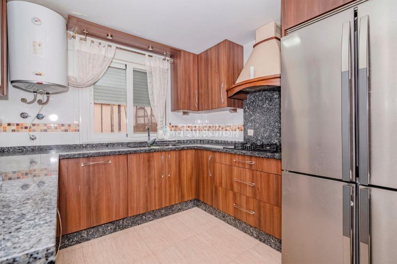 Foto aa40b72c-57b0-4341-88dd-290e54ccec3e. Casa aparellada a Fuente Vaqueros