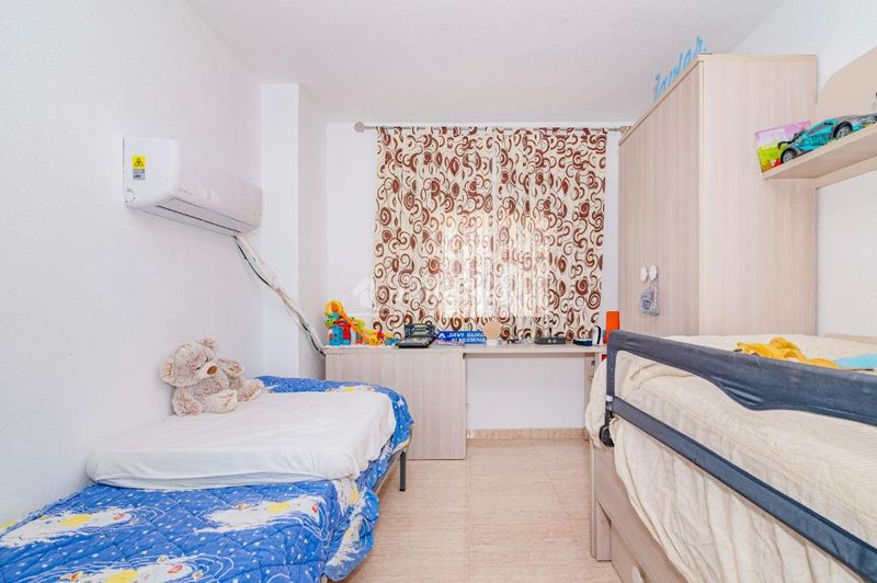 Foto b94a8019-19df-4116-8fdb-1a3baf541b68. Casa aparellada a Fuente Vaqueros