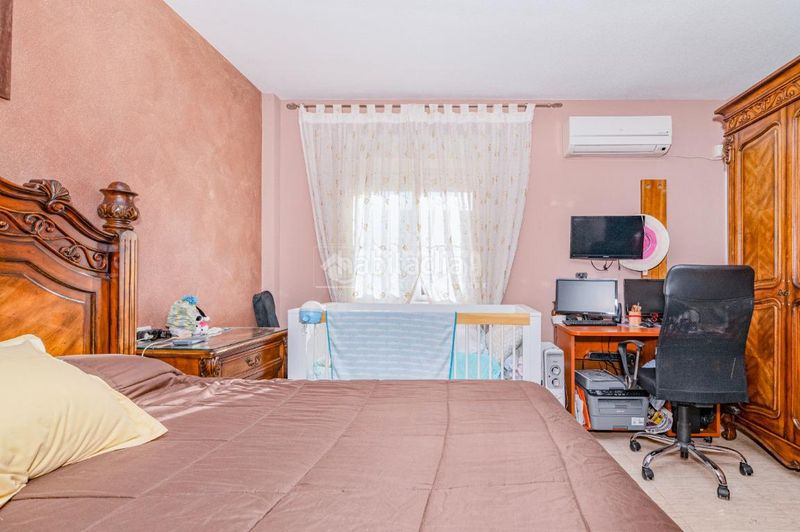 Foto c5db0b47-0d3e-40e2-9b3e-d8c50049f9be. Casa aparellada a Fuente Vaqueros