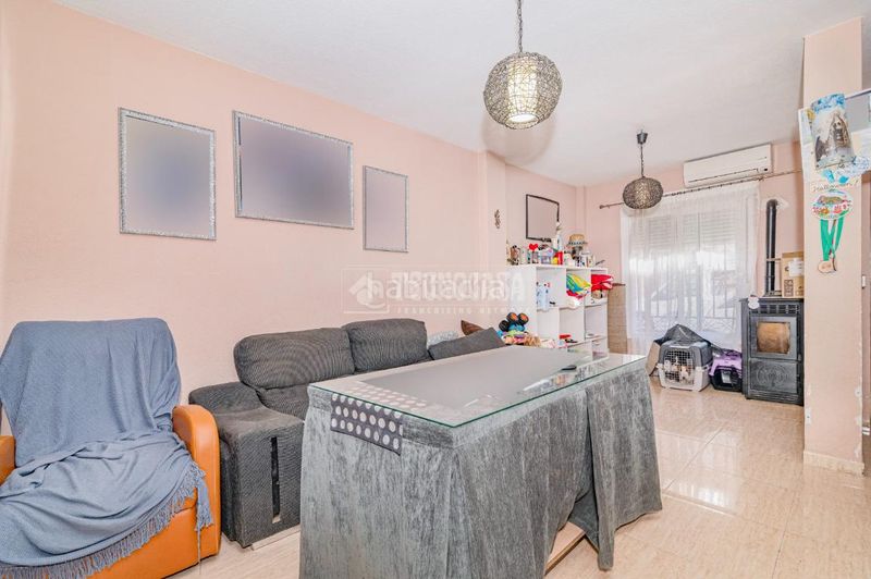 Foto e08b9d25-f7d0-4d29-ba56-49881241f123. Casa aparellada a Fuente Vaqueros