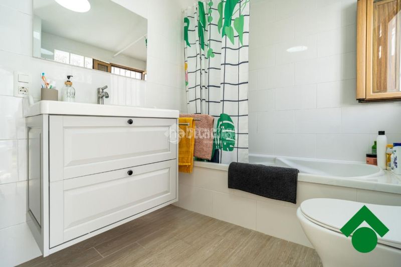 Foto 6bb9984d-9122-48f9-a1ab-f0bc118f4e27. Casa aparellada a Íllora