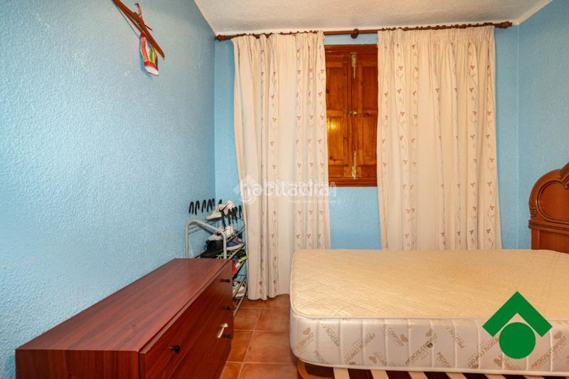 Foto 4f8fafc1-77f0-4335-80cd-686b22ab62e1. Casa aparellada a Cijuela