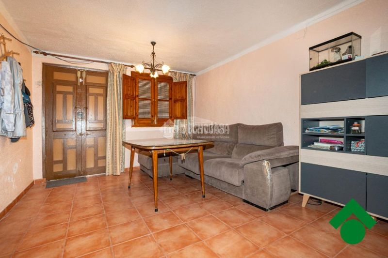 Foto f3fd843c-1736-4280-95a2-5ed2159a0f7b. Casa aparellada a Cijuela