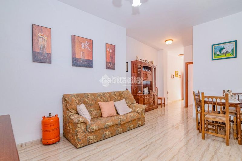Foto eb60c916-8132-4bb2-833c-3c8f5e9fdb63. Casa aparellada a Íllora