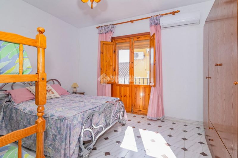 Foto f1f98006-06fa-4a1d-b4e3-b1ec7c42a925. Casa aparellada a Íllora