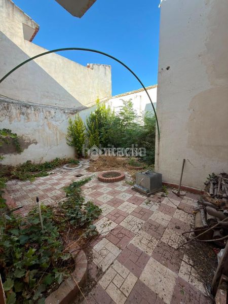 Foto 4d41a66c-d886-4699-a7e1-9a16fe80cf64. Casa aparellada a Cijuela