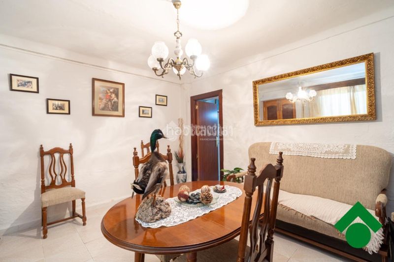 Foto 286d670c-8545-4735-a139-6e303e4bccd6. Casa aparellada a Fuente Vaqueros