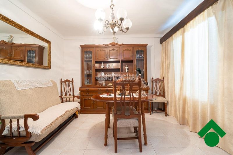 Foto 86430f93-3cd6-46e7-9ff4-8b354fa42894. Casa aparellada a Fuente Vaqueros