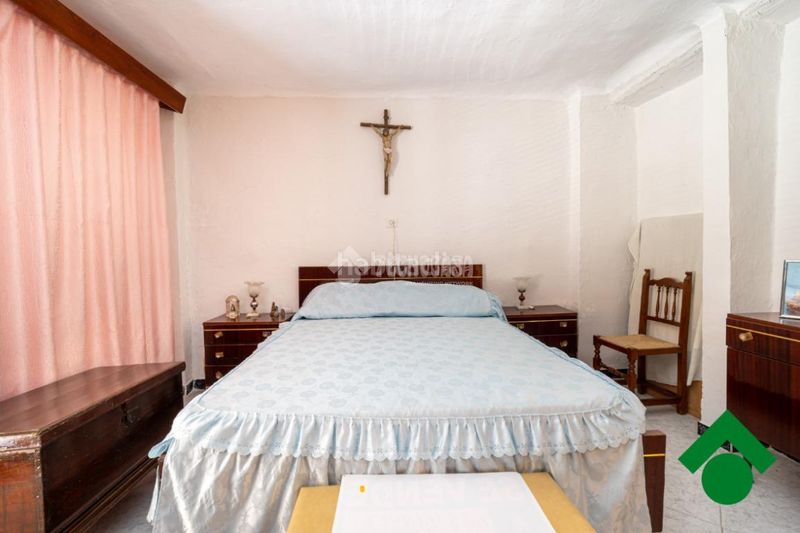 Foto a01900f2-c77b-4423-ba09-95dd4d3a34b3. Casa aparellada a Fuente Vaqueros
