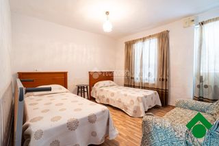 Casa aparellada a Fuente Vaqueros. Casa en venta en fuente vaqueros