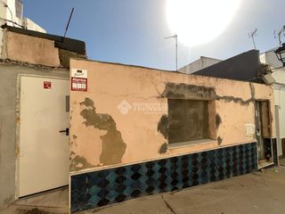 Doppelhaus in La Banda - Campo de Fútbol. Casa en venta en chiclana de la frontera