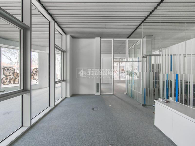 Foto 272d4af1-ed9c-4989-b814-b3432a3525c0. Local comercial  en venta en Delicias Madrid