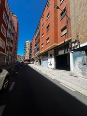 Aparcament cotxe a Carmelitas