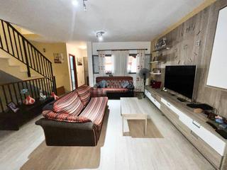 Maison jumelée à Vecindario - El Doctoral - Cruce de Sardina. Casa en venta en santa lucía de tirajana