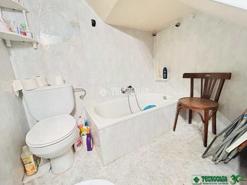 Foto 59b05098-7b83-42a7-a89c-c669e84762df. Casa aparellada amb calefacció a Arenal (El)