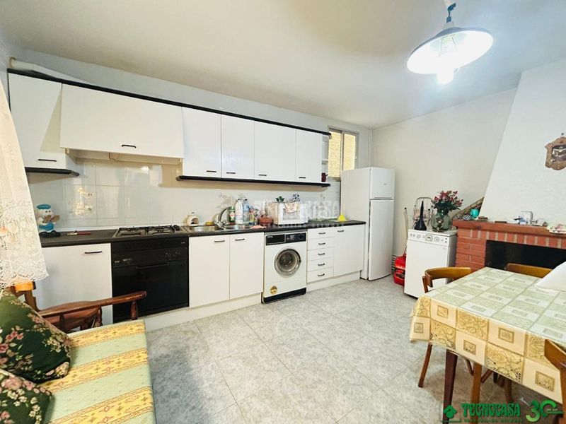 Foto 5b5877e2-c96f-497e-acc3-531180337264. Casa aparellada amb calefacció a Arenal (El)