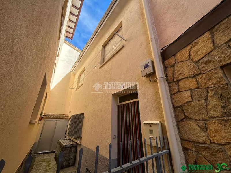 Foto 7625734f-1237-465c-b4d3-7fcb28e9700a. Casa aparellada amb calefacció a Arenal (El)