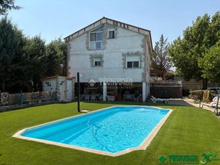 Maison à Parrillas. Casa en venta en arenas de san pedro