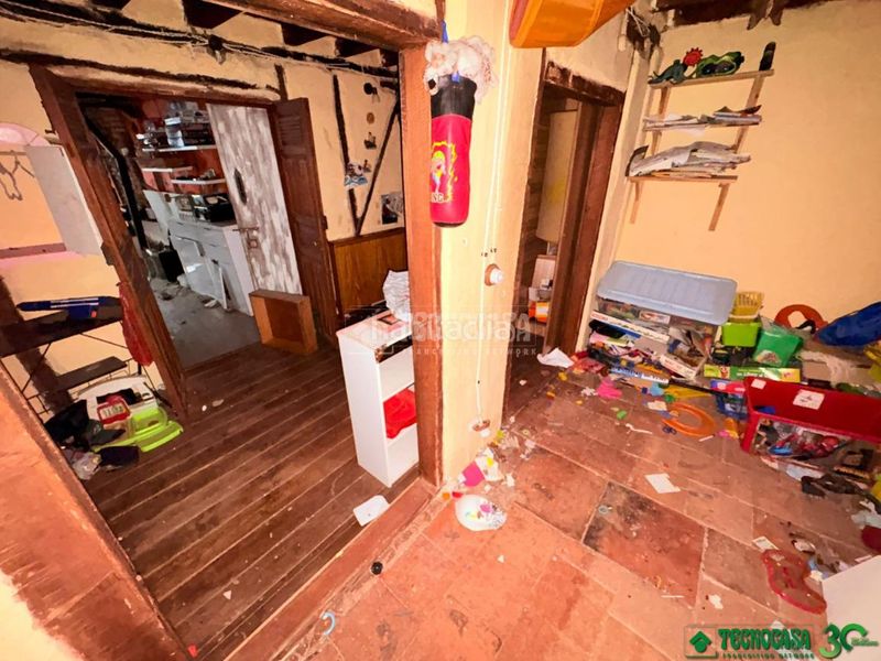 Foto 70238b0b-c420-43a8-af81-dd98d5e03906. Casa aparellada amb calefacció a Guisando