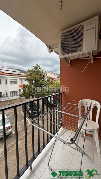 Foto b653f08c-cb05-41ec-ae75-6fc27da25a04. Casa aparellada a Candeleda