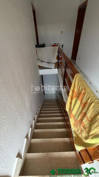Foto c89f2d3c-e8a8-4bc3-a1cb-7d8c8f4432e9. Casa aparellada a Candeleda