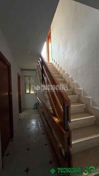 Foto f47a6e5e-7bba-47d0-85c8-56de2f642836. Casa aparellada a Candeleda